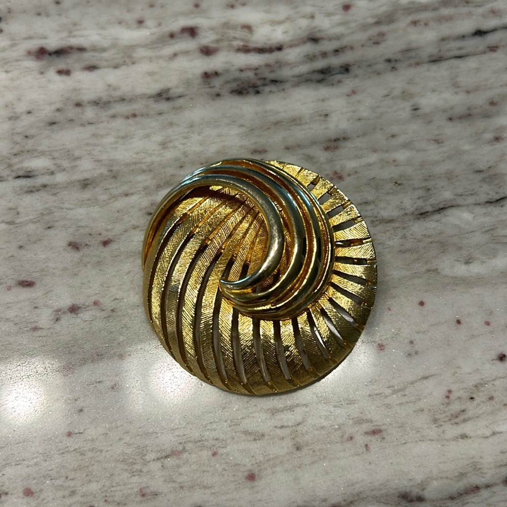 Gold Tone Vintage Brooch